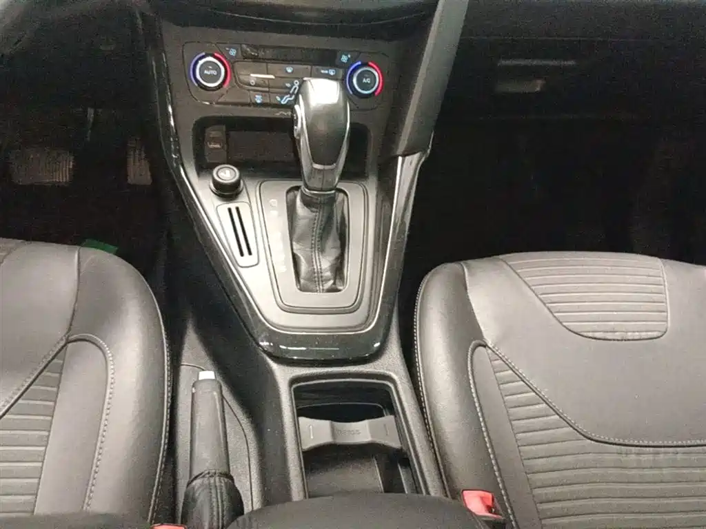 Ford Focus 2015 — фото 14