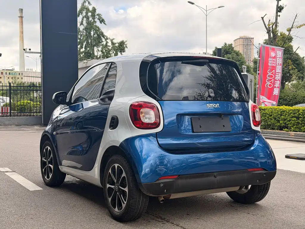 smart Fortwo 2017 — фото 9