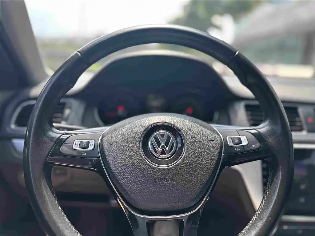 Volkswagen Lavida 2017 — фото 13