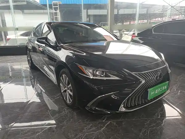 Lexus ES 2020