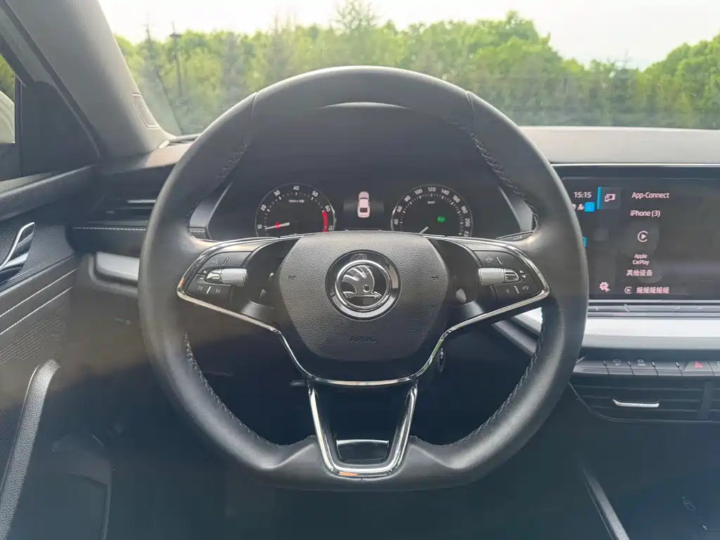 Skoda Octavia 2023 — фото 10