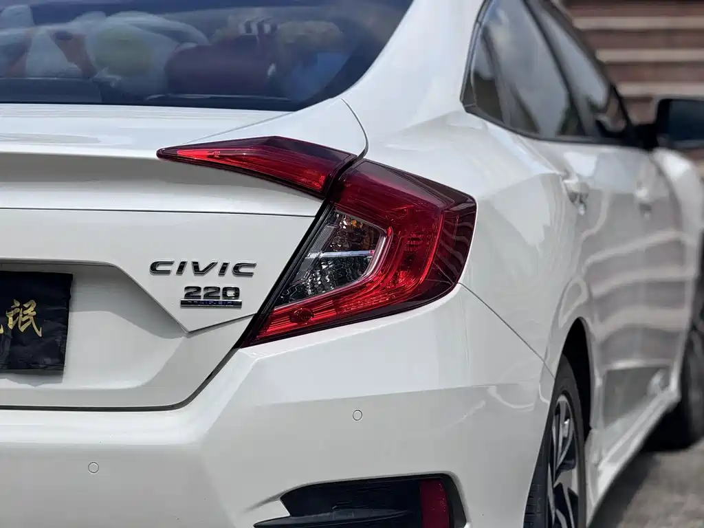 Honda Civic 2018 — фото 13