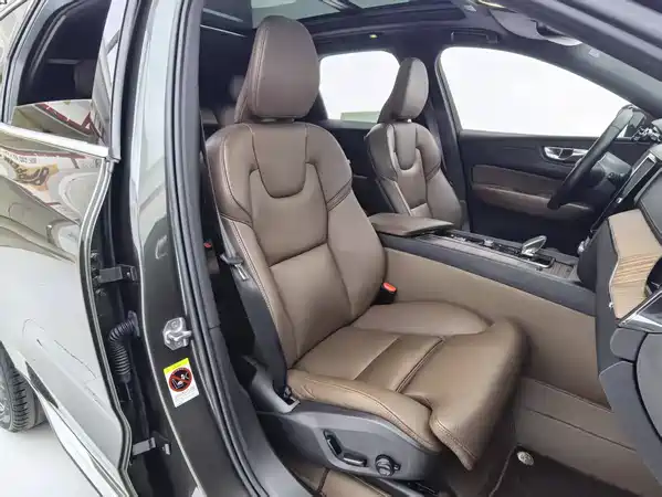 Volvo XC60 2022