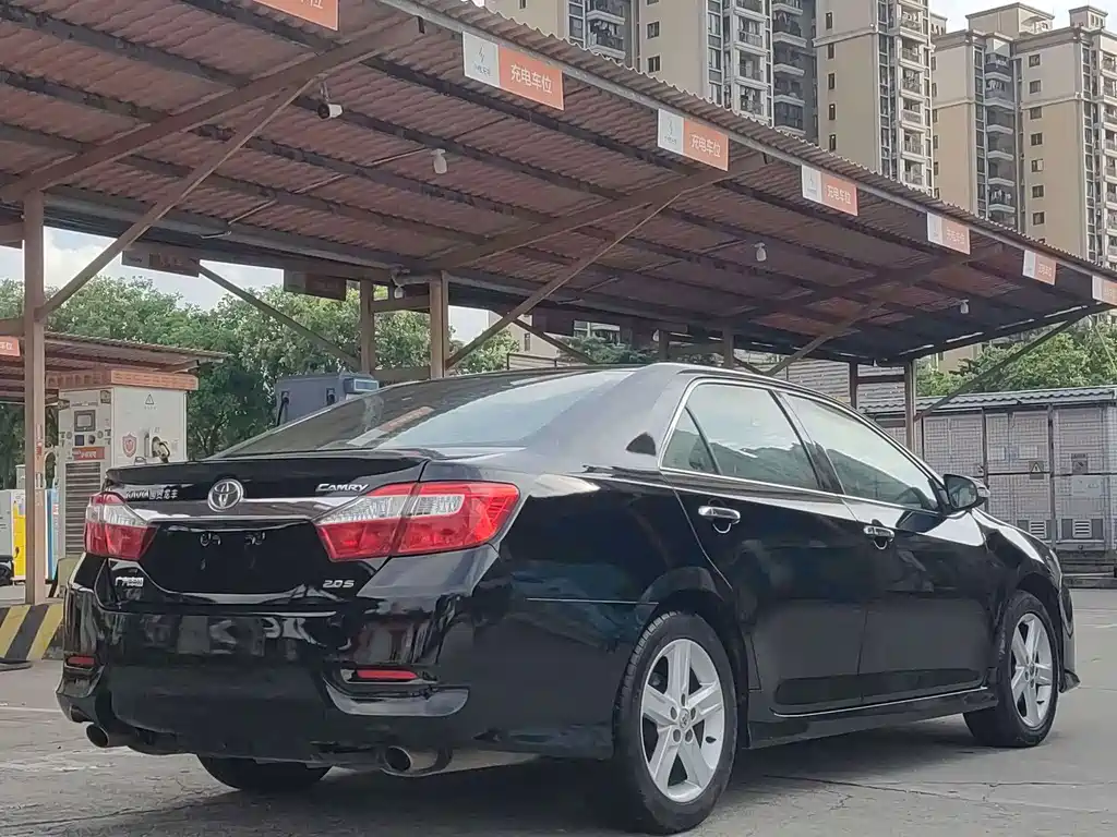 Toyota Camry 2012 — фото 6