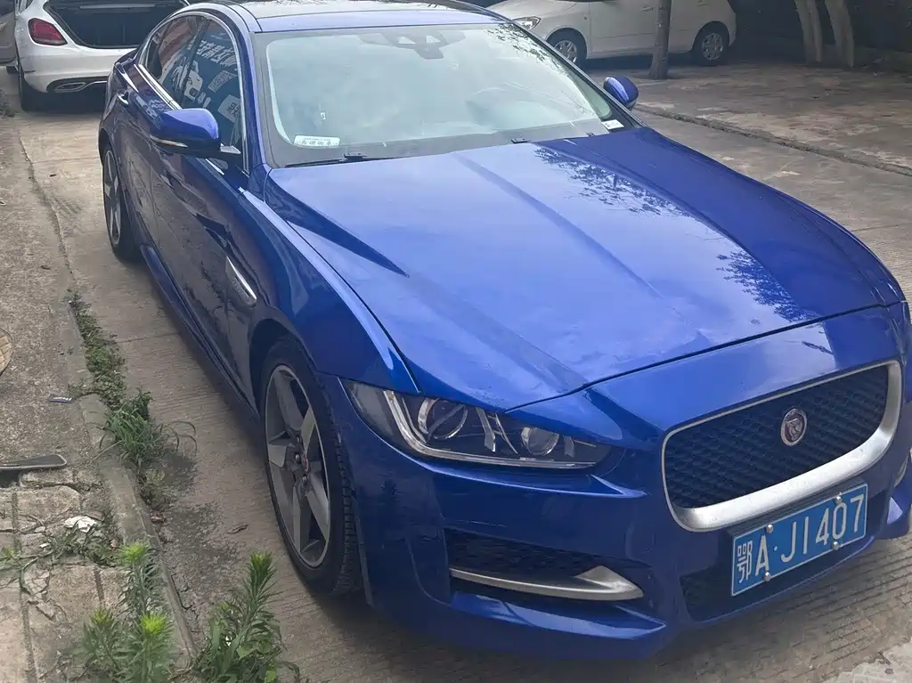 Jaguar XE 2017 — фото 1