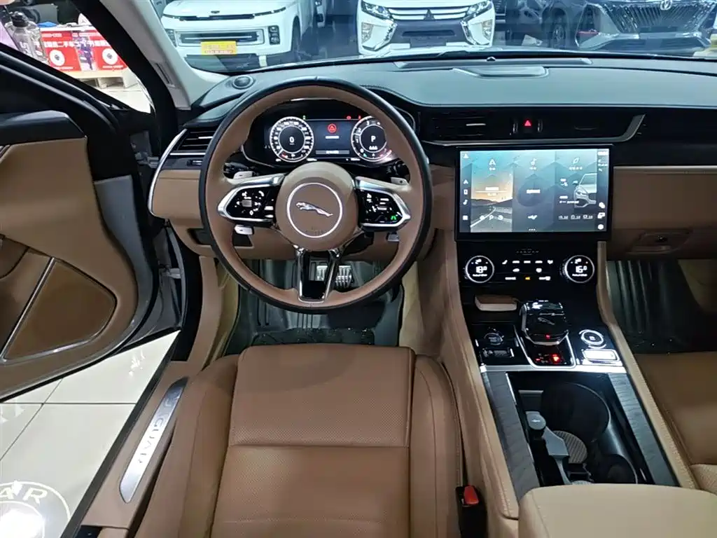 Jaguar XFL 2025 — фото 13