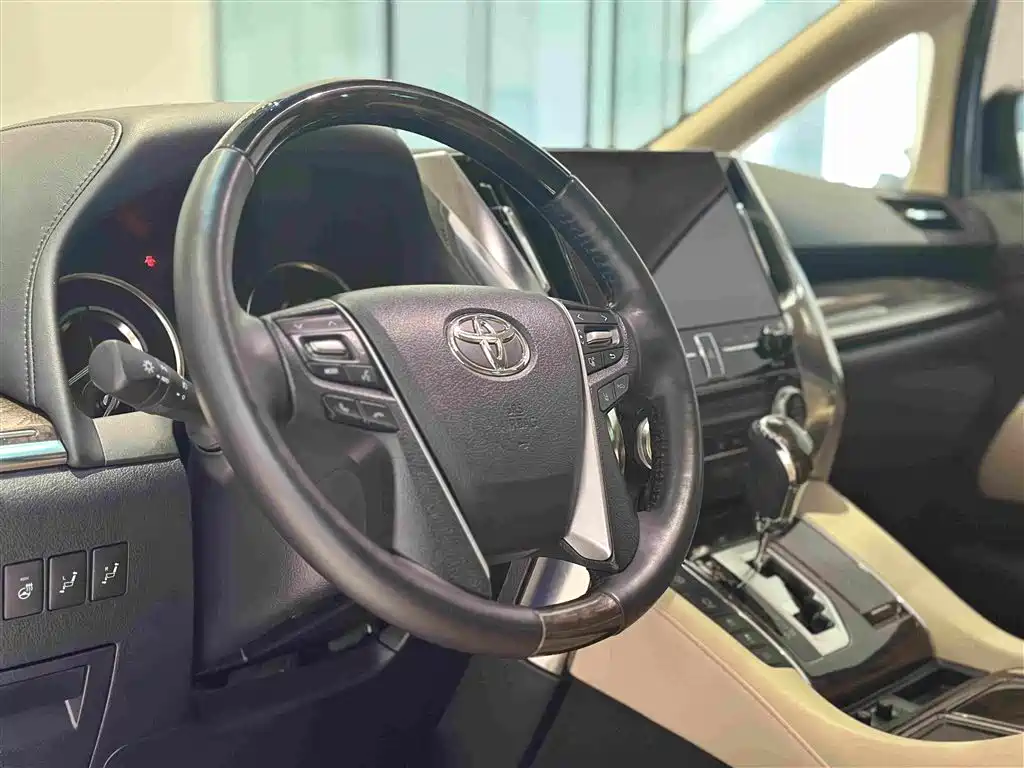 Toyota Vellfire 2022 — фото 15