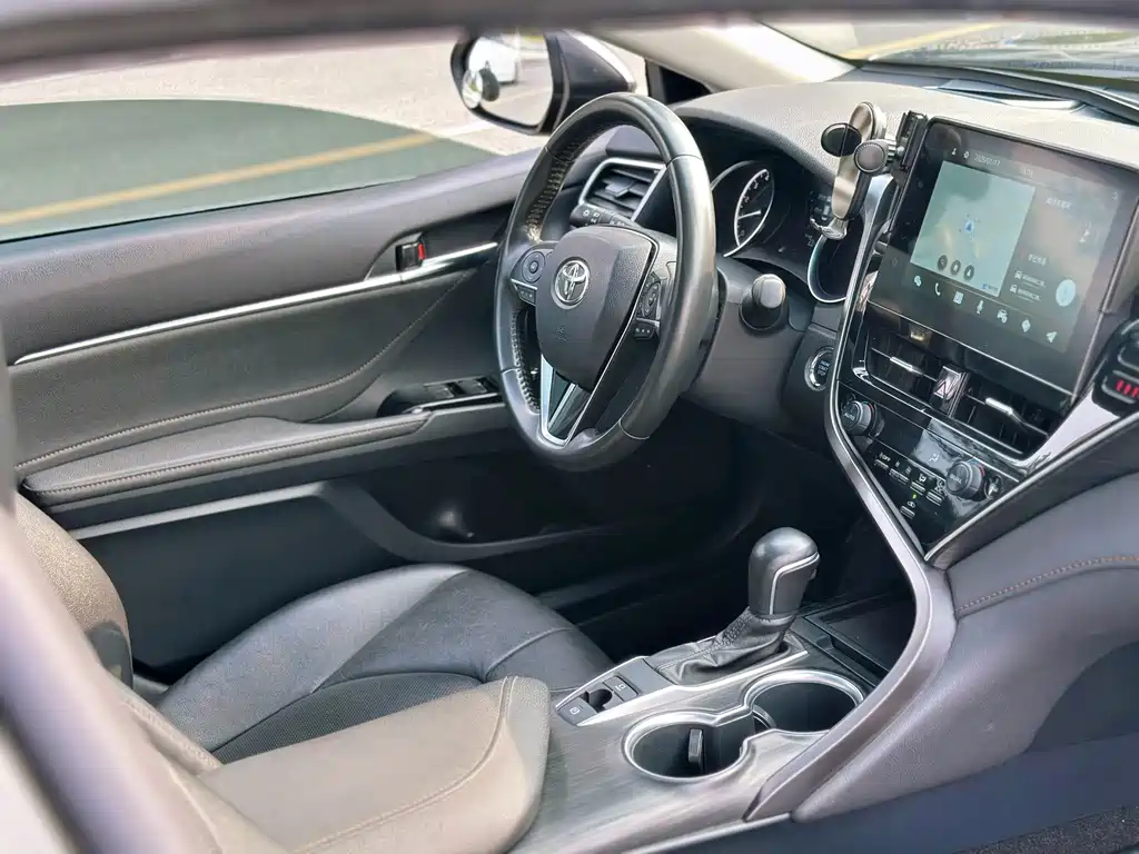 Toyota Camry 2021 — фото 13