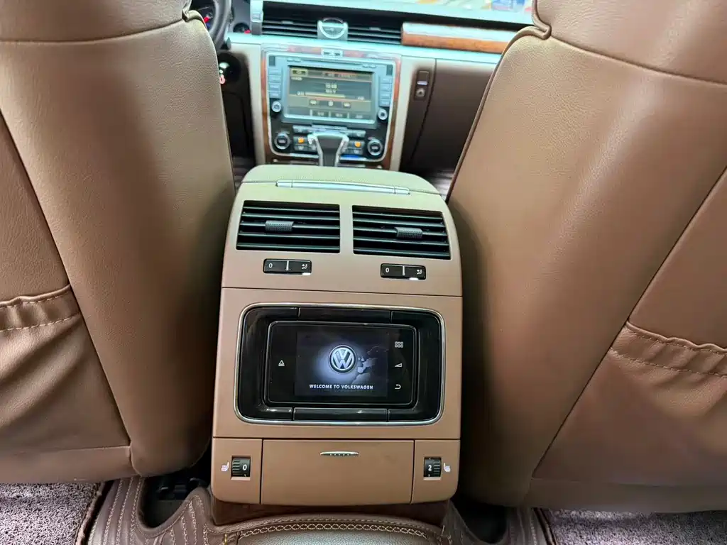 Volkswagen Phaeton 2017 — фото 11