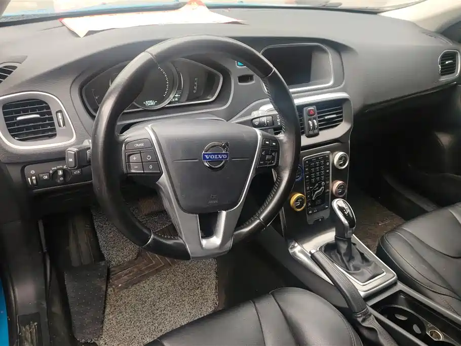 Volvo V40 2015 — фото 12