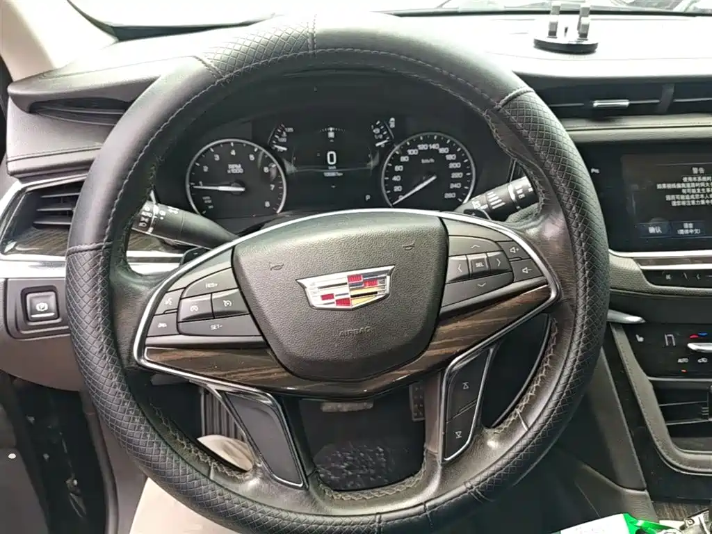 Cadillac XT5 2019 — фото 11