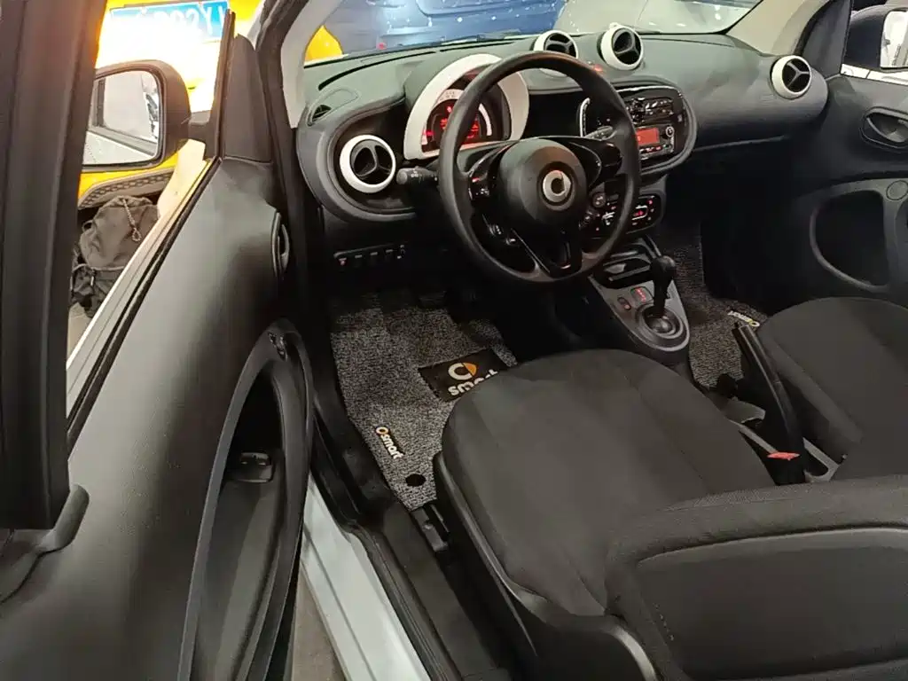 smart fortwo 2018 — фото 16