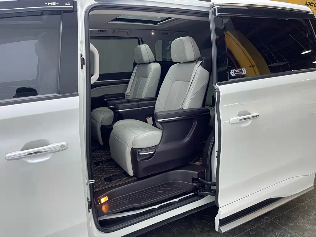 GAC Motor Trumpchi M8 2021 — фото 14