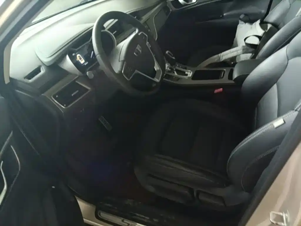 Geely Emgrand GS 2016 — фото 15