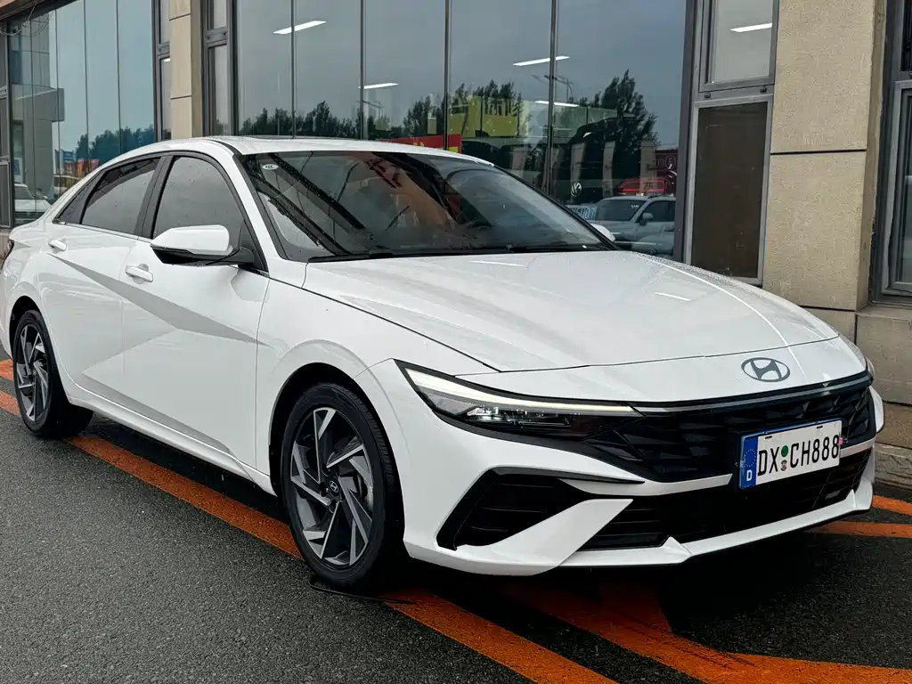 Hyundai Elantra 2023