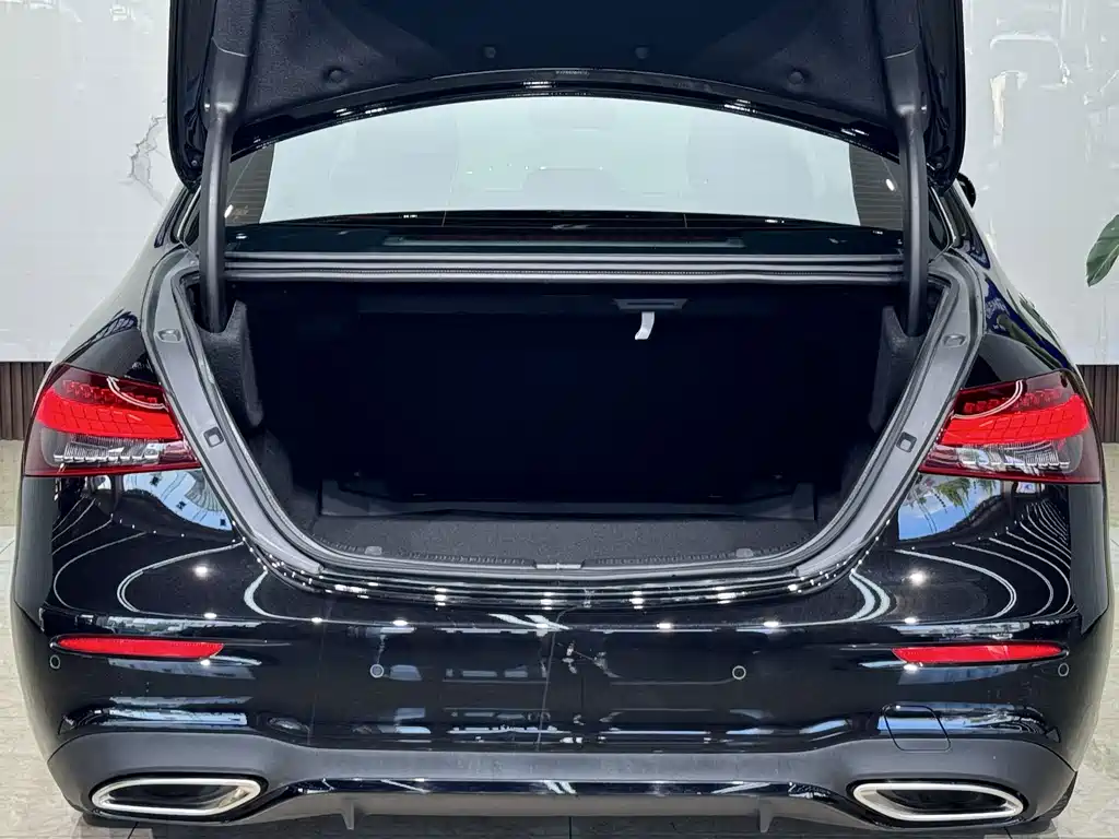 Mercedes-Benz E-Class 2023 — фото 21