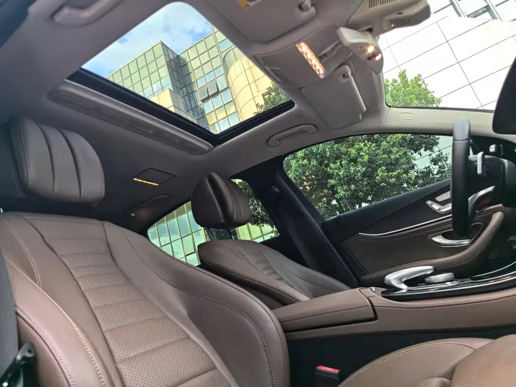 Mercedes-Benz E-Class 2017 — фото 18