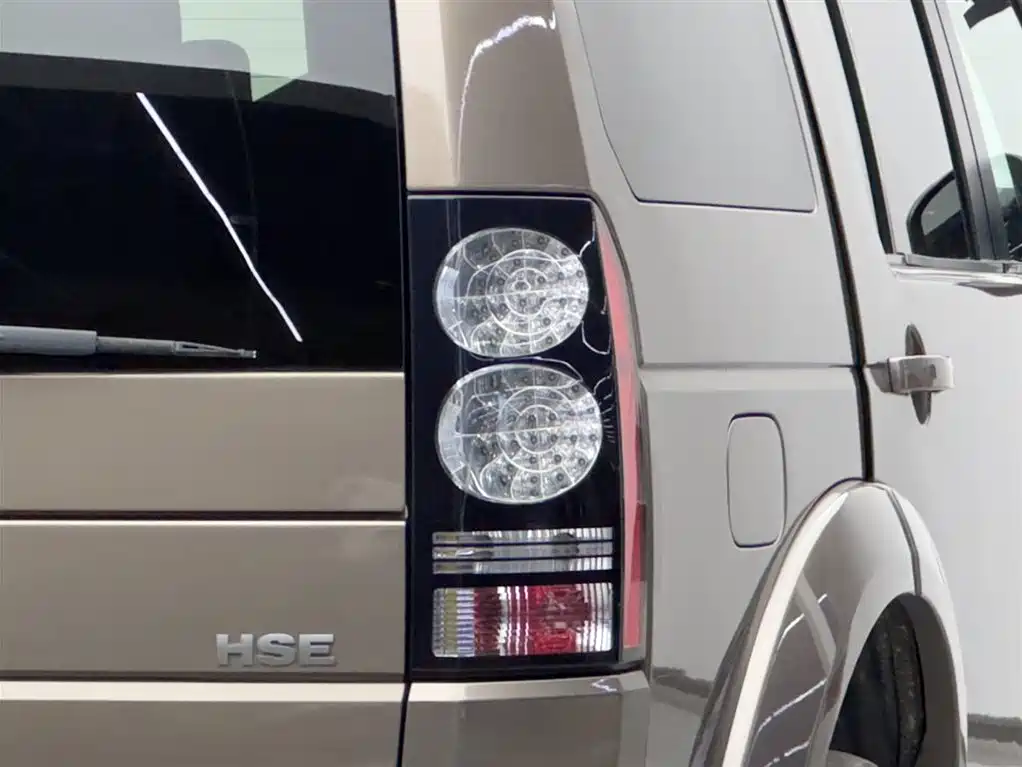 Land Rover Discovery 2015 — фото 20