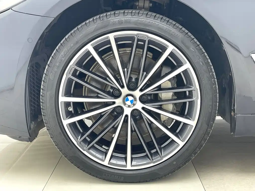 BMW 5 Series 2021 — фото 17