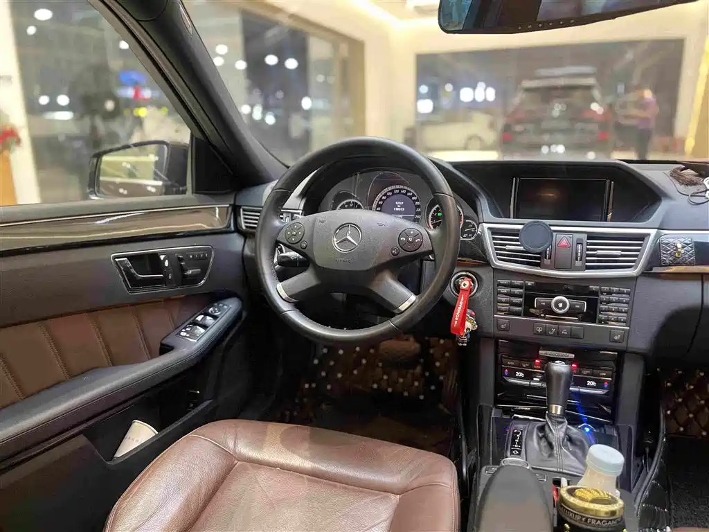Mercedes-Benz E-Class 2012 — фото 11