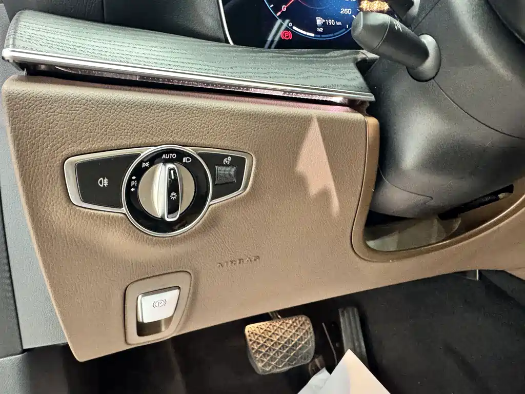 Mercedes-Benz E-Class 2023 — фото 16