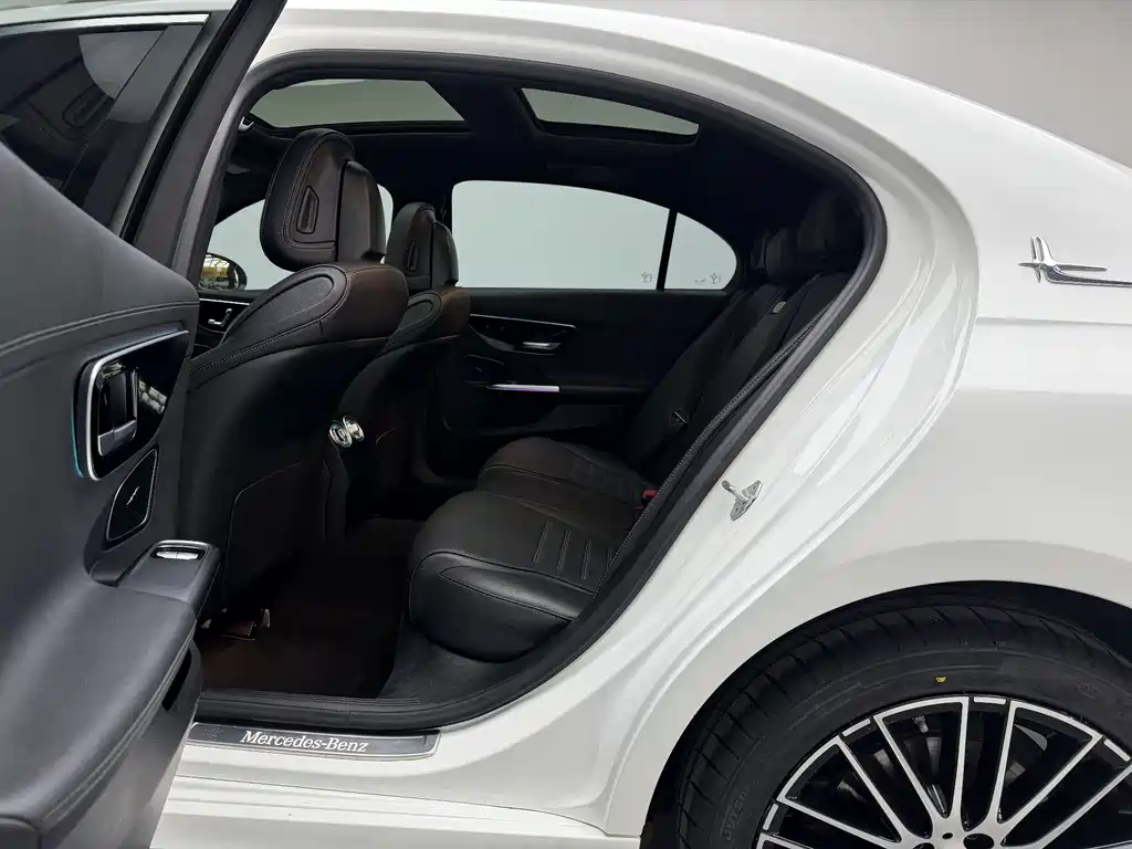 Mercedes-Benz C-Class 2022 — фото 10