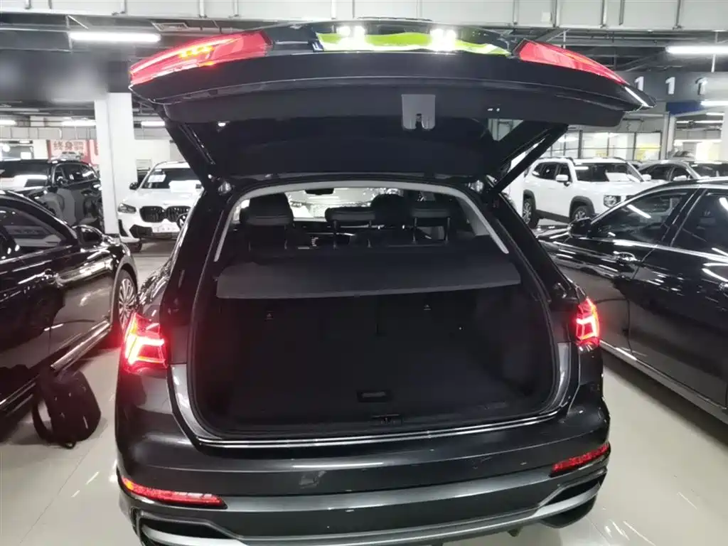 Audi Q3 2020 — фото 19
