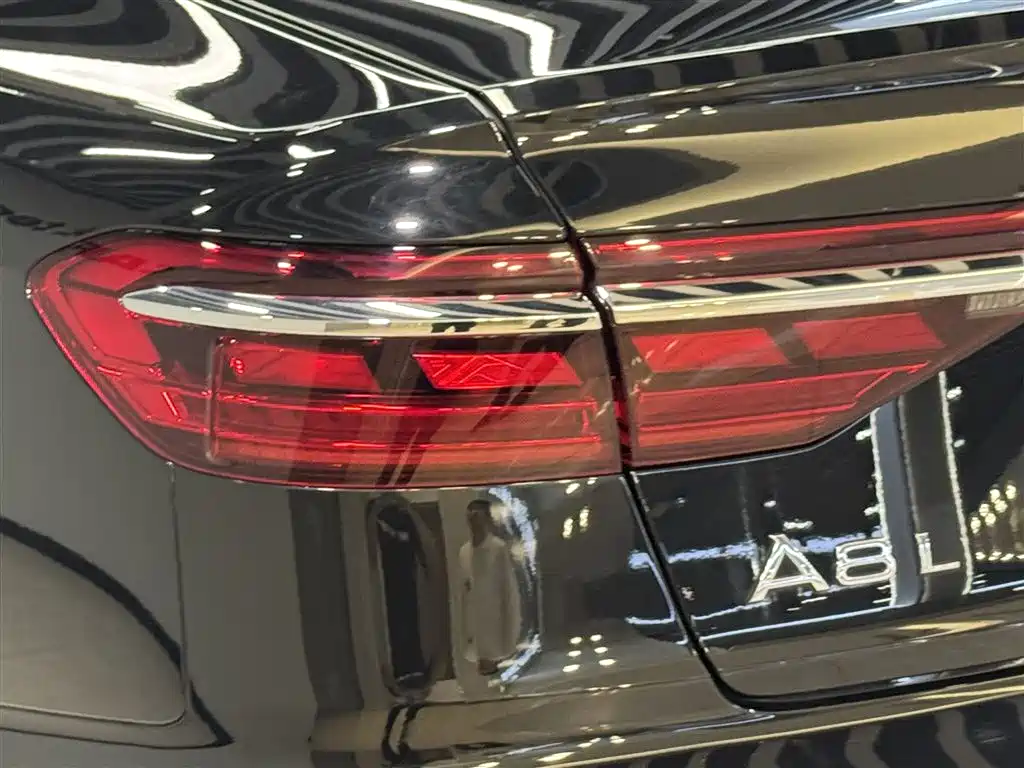 Audi A8 2023 — фото 9