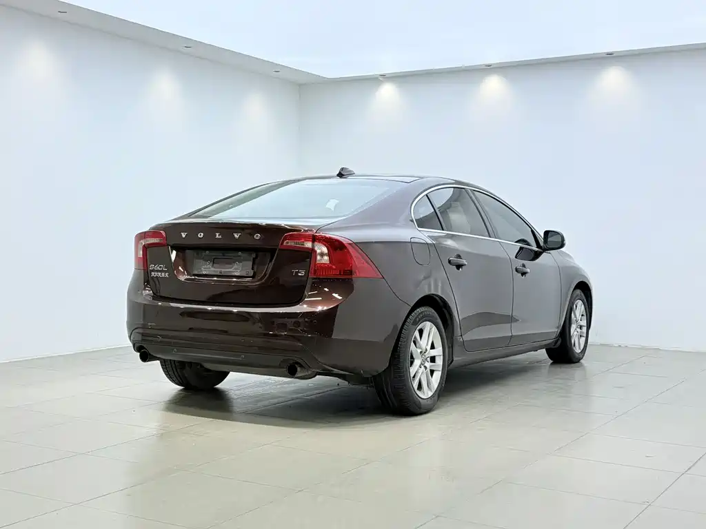 Volvo S60 2017 — фото 17