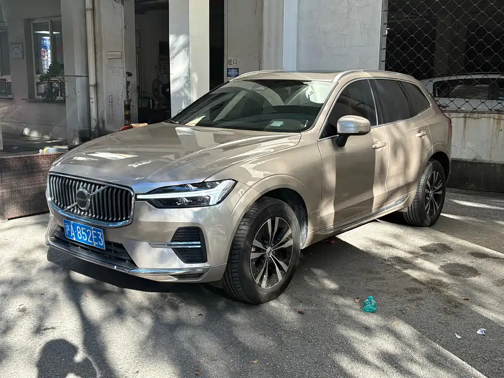 Volvo XC60 2024 — фото 1