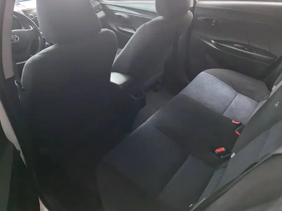 Toyota Yaris L 2017 — фото 11