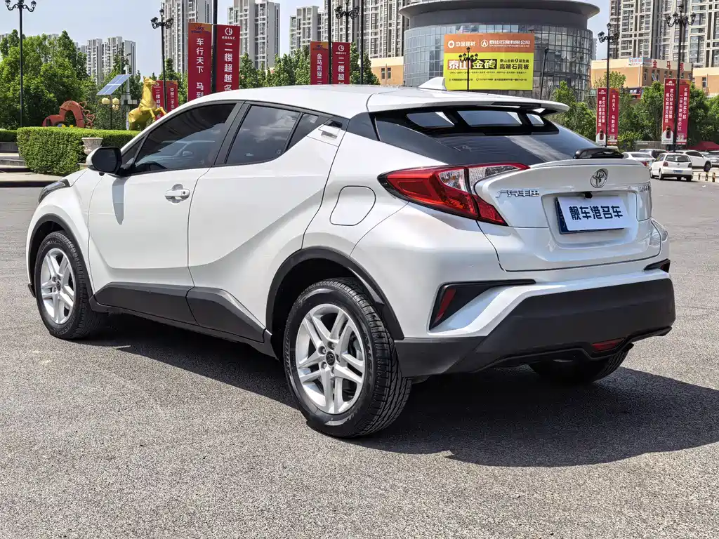 Toyota C-HR 2023 — фото 16
