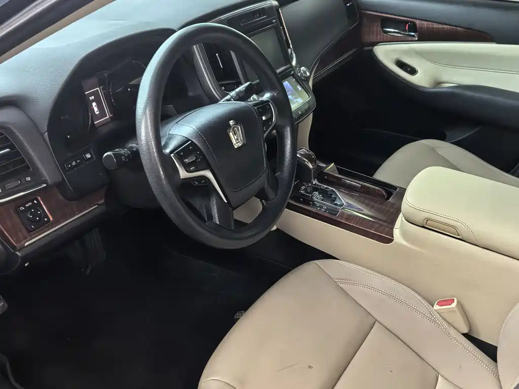 Toyota Crown 2016 — фото 2