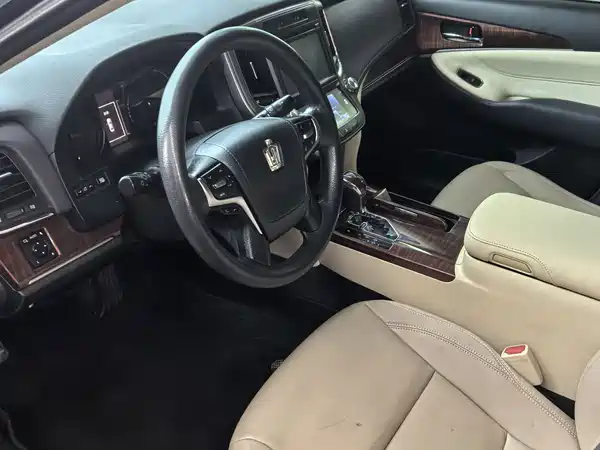 Toyota Crown 2016