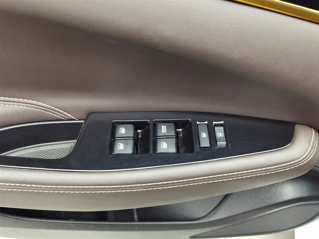 Changan Eado DT 2018 — фото 9