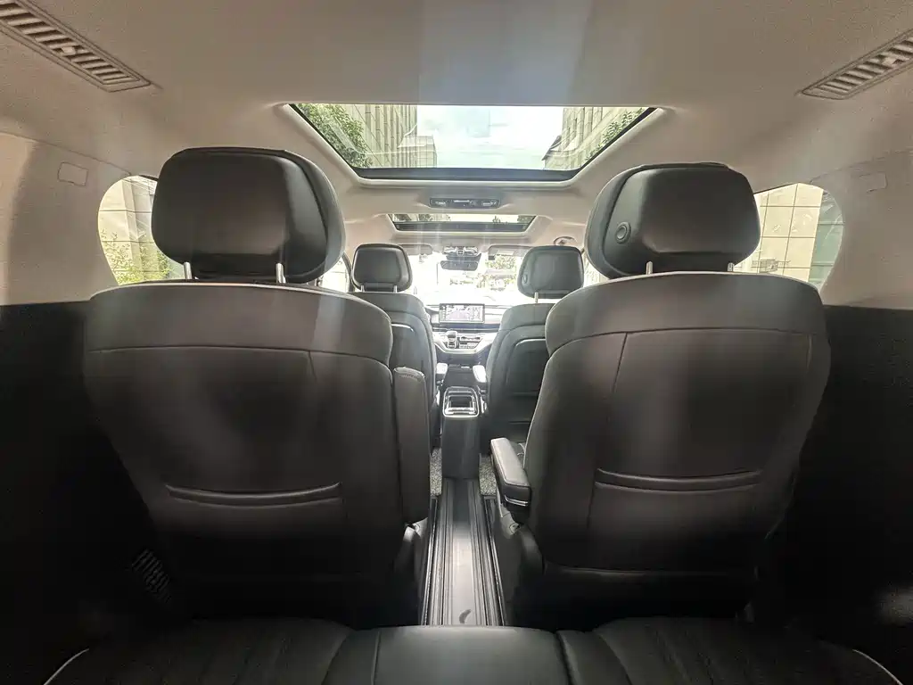 Roewe iMAX8 2022 — фото 14