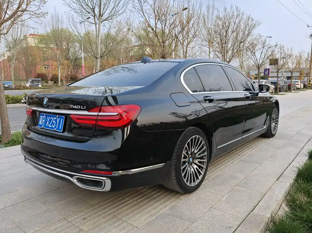 BMW 7 Series 2017 — фото 7