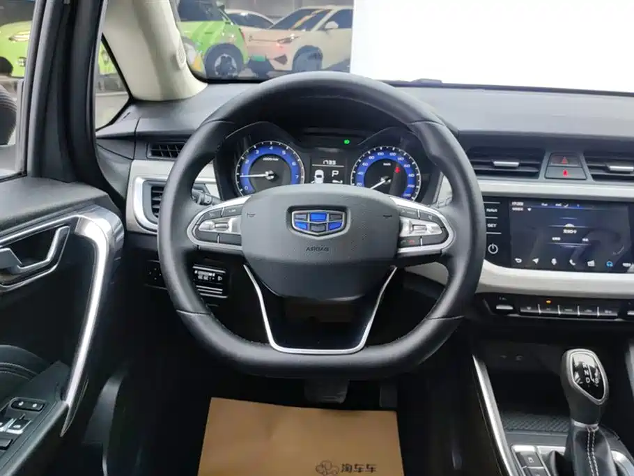 Geely Vision X3 2021 — фото 15