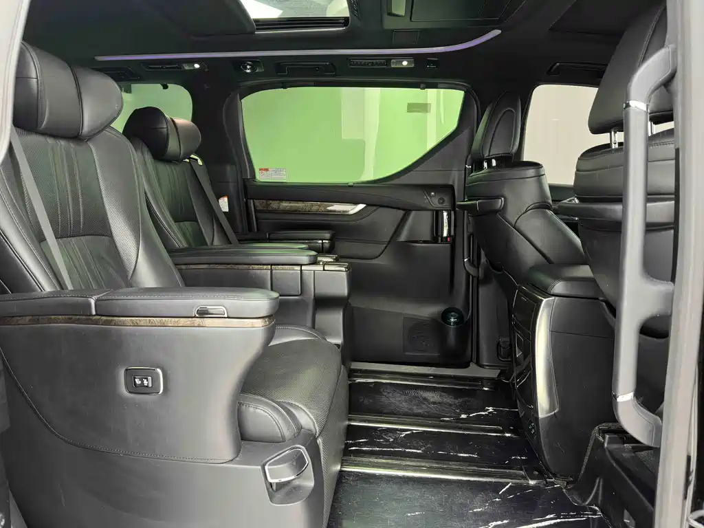 Toyota Alphard 2019 — фото 30