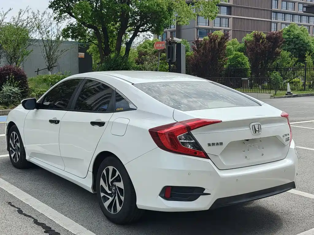 Honda Civic 2018 — фото 5