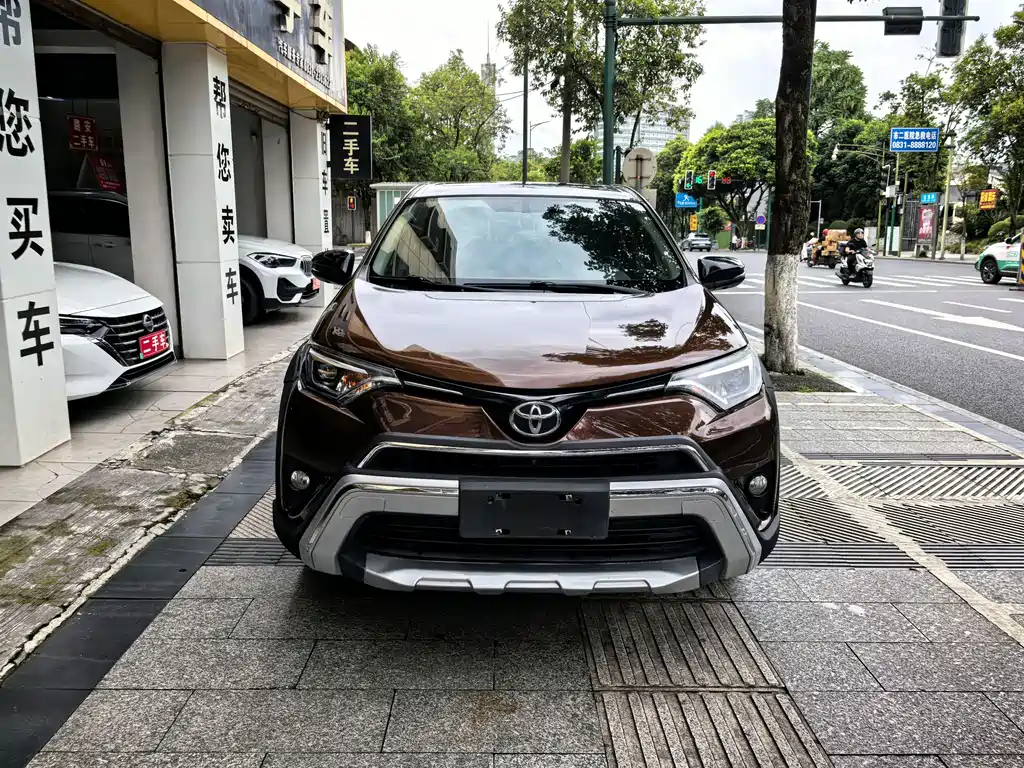 Toyota RAV4 2019 — фото 2