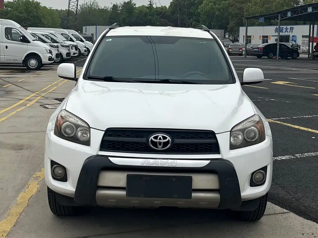 Toyota RAV4 2013 — фото 2