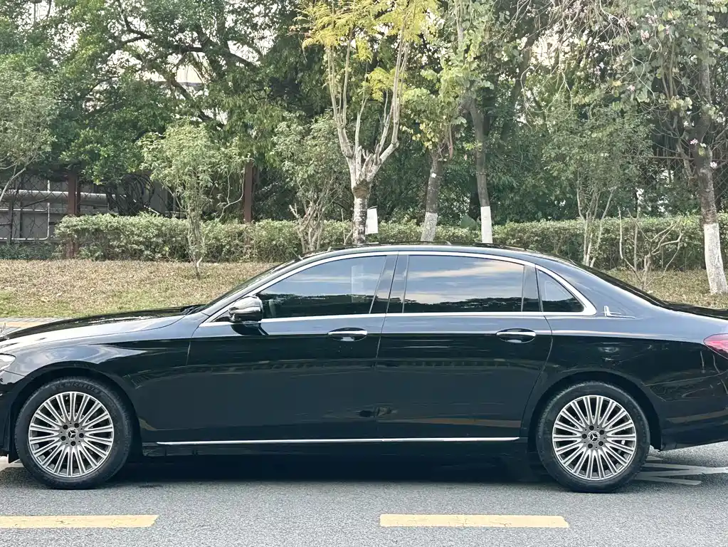 Mercedes-Benz E-Class 2023 — фото 4