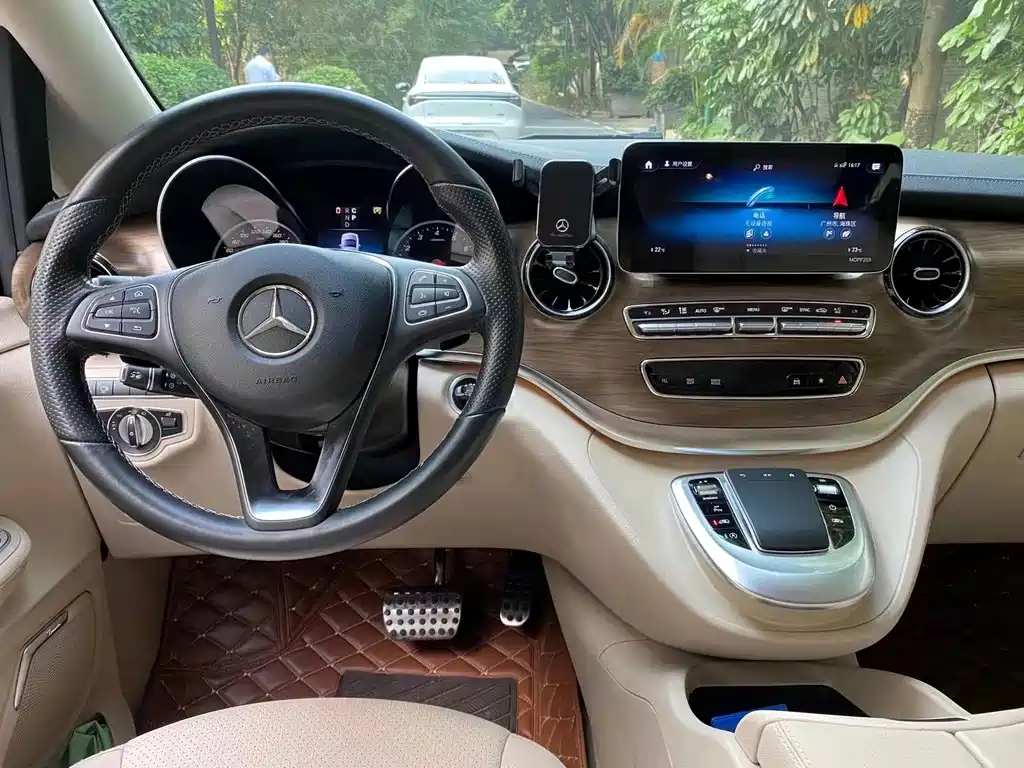 Mercedes-Benz V-Class 2020 — фото 6