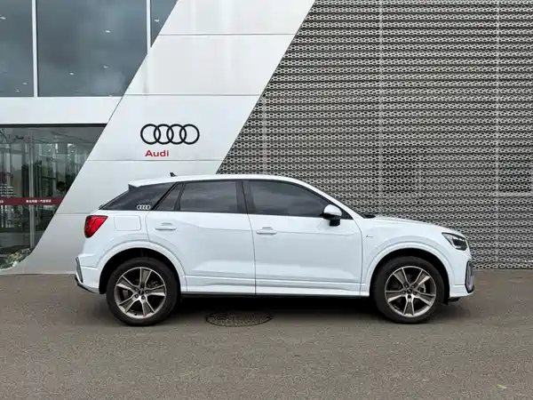 Audi Q2L 2024