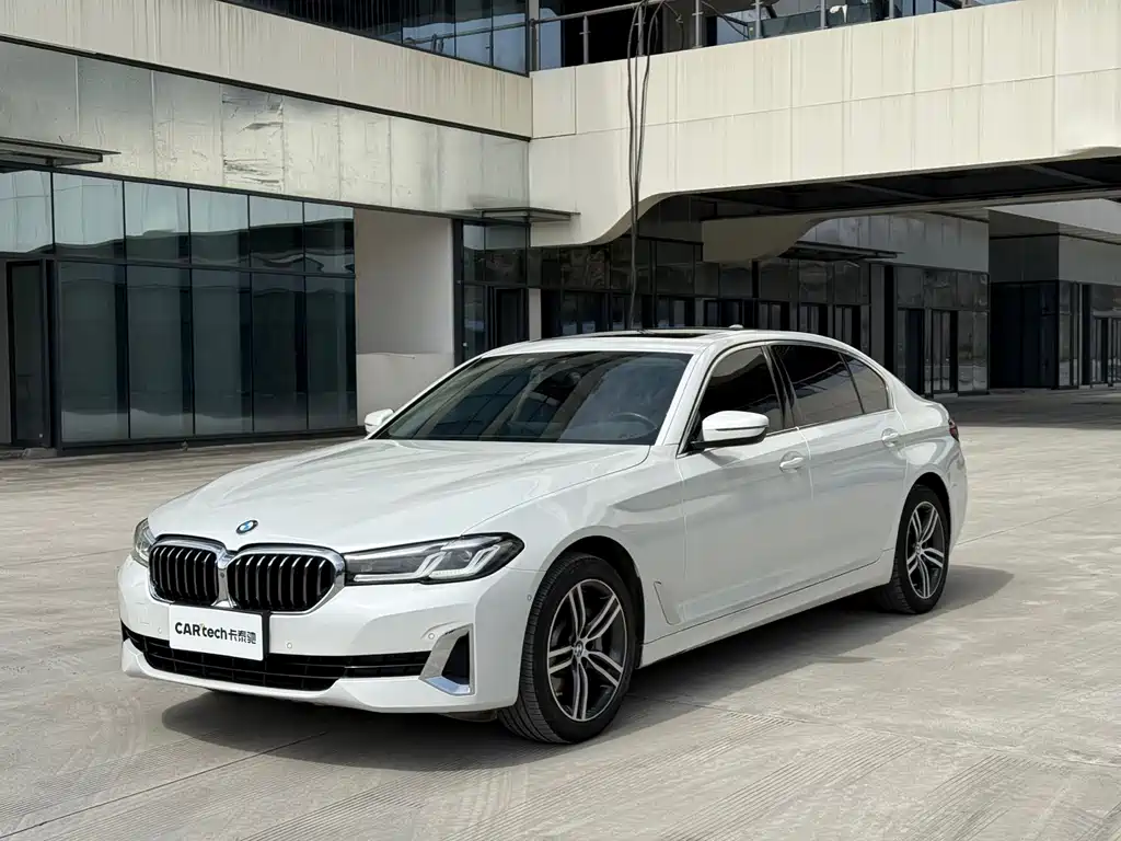 BMW 5 Series 2021 — фото 1