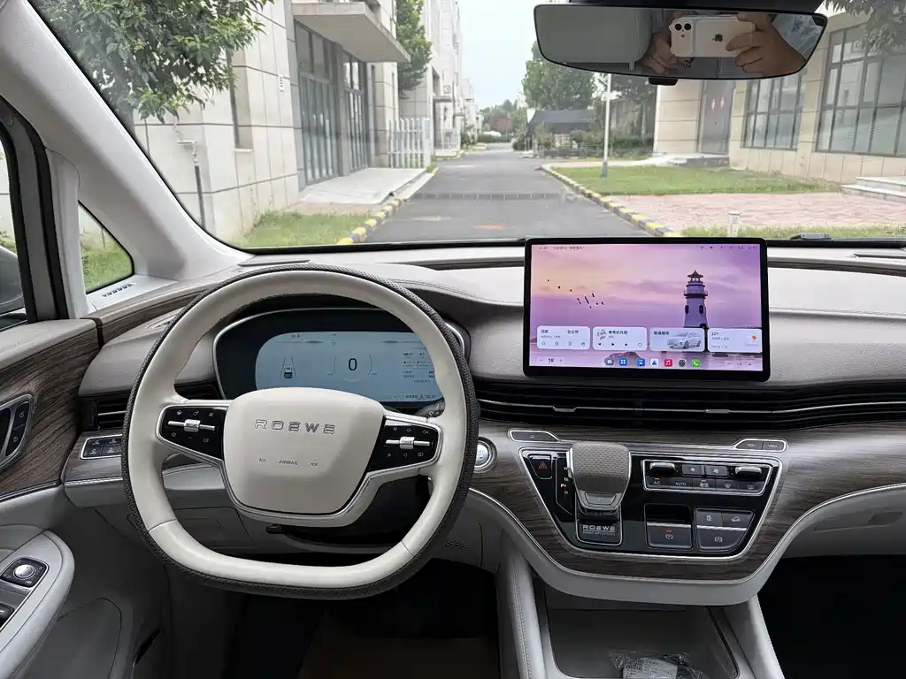 Roewe iMAX8 New Energy 2025 — фото 19