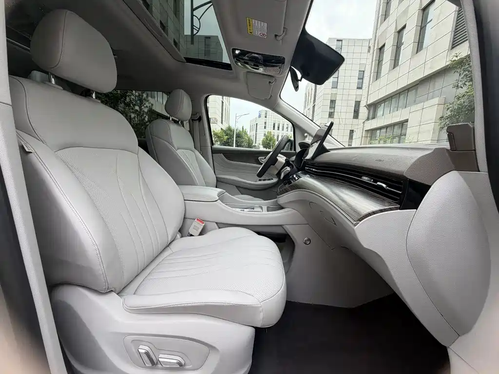 Roewe iMAX8 New Energy 2025 — фото 33