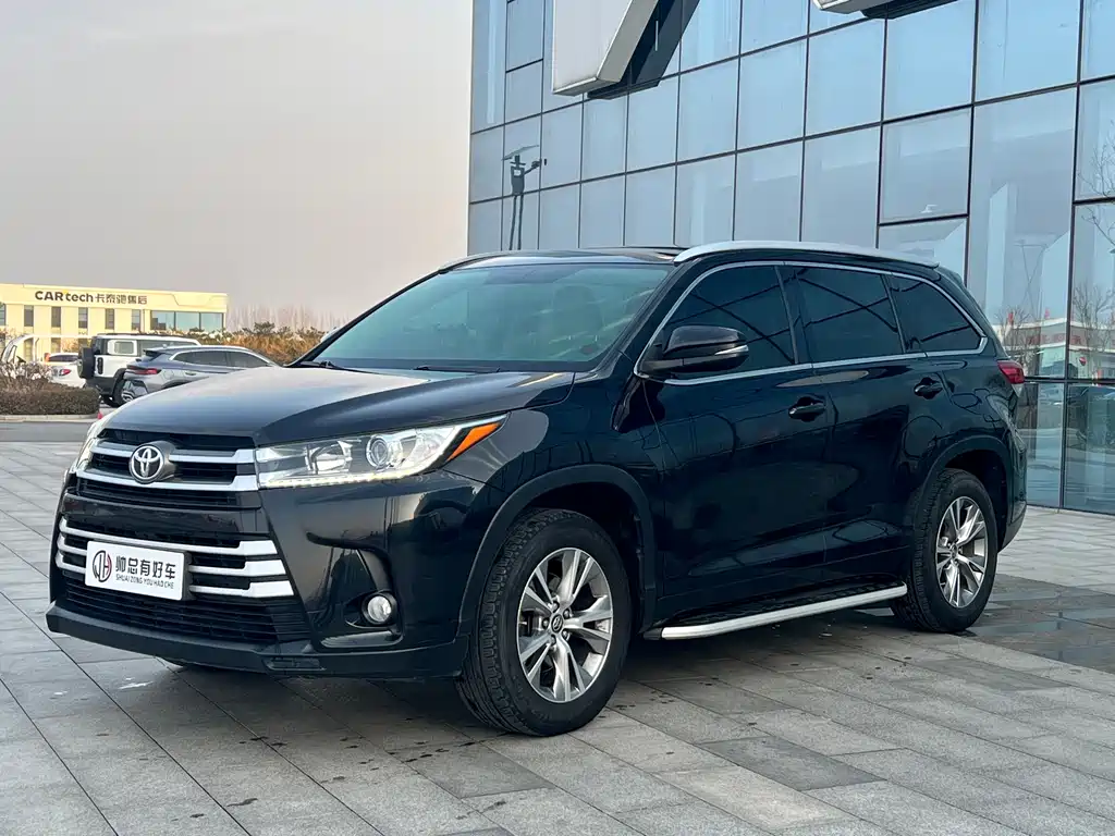 Toyota Highlander 2021 — фото 1