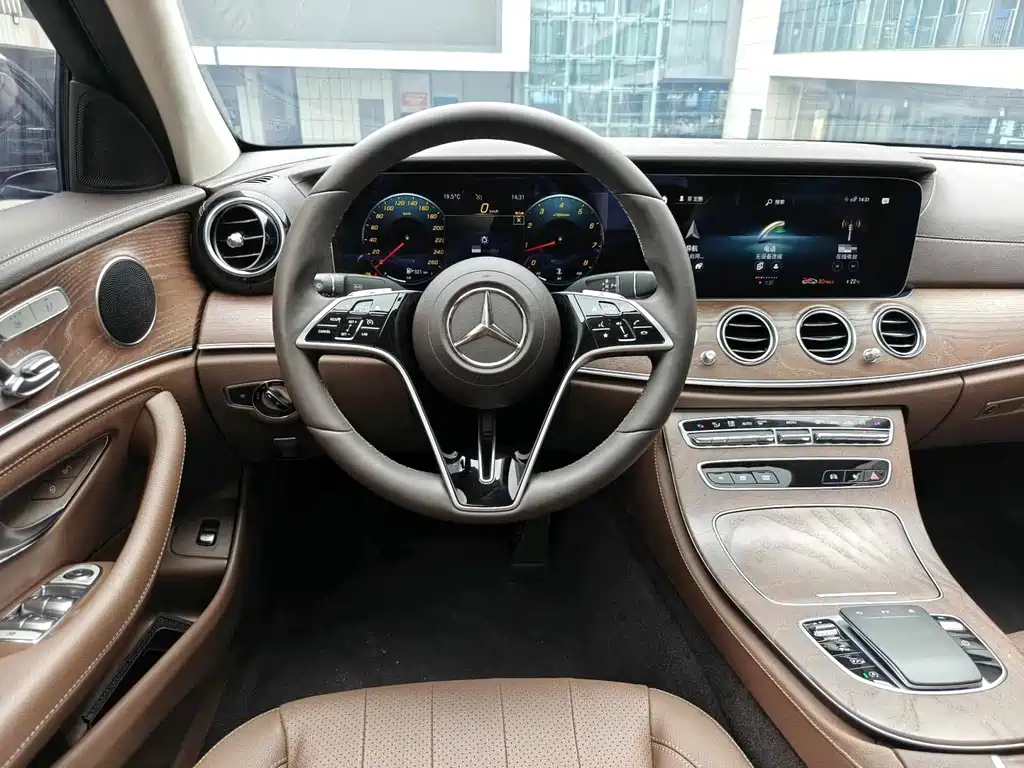 Mercedes-Benz E-Class 2023 — фото 6